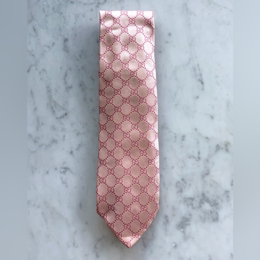 Gucci Pink GG Monogram Silk Tie, Blush Pink/Rose, 3.5” x 59”, like new - Picture 4 of 13
